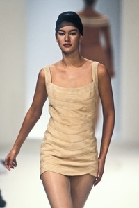 herve-leger-ss-1994-10.thumb.jpg.c8ff20e993181d9d0e0c0e2215472537.jpg