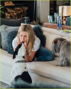 jennifer-aniston-day-in-the-life-03.jpg