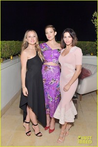 jennifer-aniston-kate-hudson-jennifer-meyer-event-21.jpg