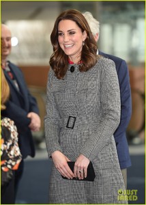 kate-middleton-prince-william-make-appearances-in-manchester-for-mental-health-08.jpg