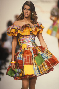 oscar-de-la-renta-ss-1992-8.thumb.jpg.9139a421f8d6701f81a21f66b90c7762.jpg
