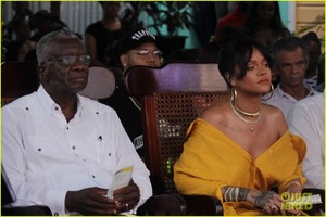 rihanna-battles-rainy-weather-at-street-naming-ceremony-in-barbados-07.jpg