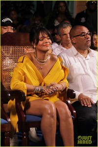 rihanna-battles-rainy-weather-at-street-naming-ceremony-in-barbados-09.jpg