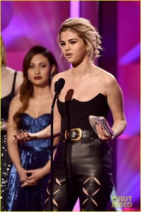 selena-gomez-speech-billboard-women-in-music-18.jpg