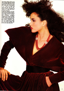 uk_vogue_dec_1982_15.thumb.jpg.009c44e3779f4c5046d3361bb87faae6.jpg