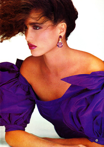 uk_vogue_dec_1982_3.thumb.jpg.54a65f34a773f4e6729498327d8e1485.jpg