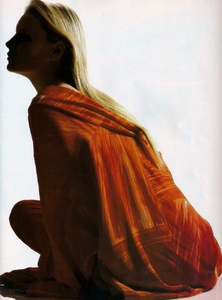 vogue_italia_jan_1989_10.thumb.jpg.c13efcdb0e731e919b5f16e73e3a080b.jpg