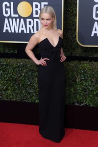 5a52fa3d91bca_Emilia-Clarke-2018-Golden-Globe-Awards--03.thumb.jpg.a2cae48dd071c30f3f4f62504a841c93.jpg