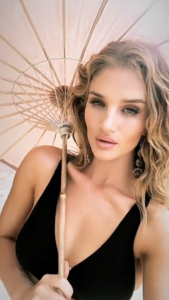 5a5641f499d88_rosiehw15155358911688759929228167037_25096719.mp40025.thumb.png.80b8fe1ddda64f90ebde20a041e650bf.png