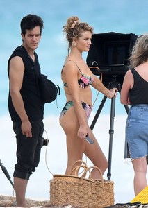5a57979350959_Rosie-Huntington-Whiteley-Bikini-Photoshoot-2018--37.thumb.jpg.1d627cfcdc11d87e8e43c484ecb460b9.jpg