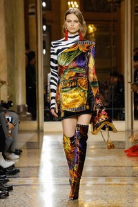 Birgit Kos Versace Fall 2018 Menswear 1.jpg
