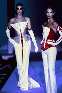 Thierry Mugler SS1997 d.jpg