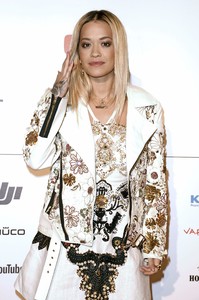 60877637_rita-ora-459308491.jpg