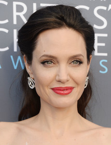 61429141_angelina-8.jpg