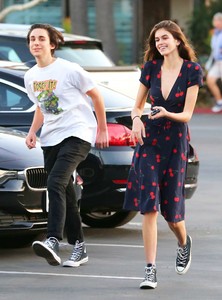 Kaia-Gerber-out-in-LA--14.thumb.jpg.9dc27f9f2b05154faa6597183cc835ed.jpg