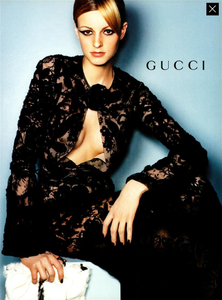 Testino_Gucci_Fall_Winter_99_00_02.thumb.png.4ad36ee84b24cffccc1828a00350afec.png