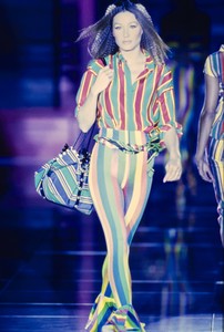 VERSACE-SPRING-1993-RTW-62-CARLA-BRUNI-CN10046384.thumb.jpg.f0d2e4b34ab23b9a17b1d890de566b01.jpg