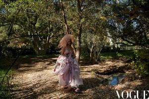 Vogue-China-February-2018-Birgit-Kos-Camilla-Akrans-10.thumb.jpg.6383560a315f3591ee03073db7ae58f8.jpg