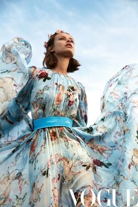 Vogue-China-February-2018-Birgit-Kos-Camilla-Akrans-7.thumb.jpg.ec0fb35a4c9fbf665f62d25d7c986643.jpg