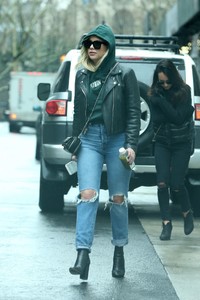 ashley-benson-urban-street-style-leaving-her-apartment-in-nyc-4.jpg