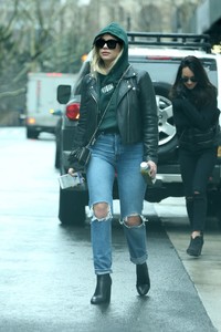 ashley-benson-urban-street-style-leaving-her-apartment-in-nyc-5.jpg