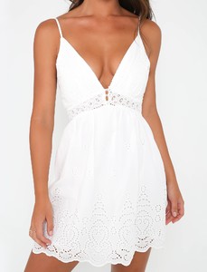 bf5b7deca44815055db4c7353737e5e8_leviosa-dress-white.jpg
