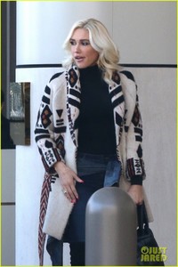 gwen-stefani-january-2018-03.jpg