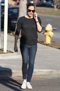 jennifer-garner-in-jeans-out-in-brentwood-01-11-2018-5.jpg