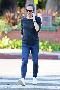 jennifer-garner-in-jeans-out-in-brentwood-01-11-2018-6.jpg