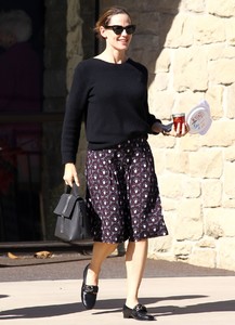 jennifer-garner-leaving-the-community-united-methodist-church-of-pacific-palisades-1.jpg