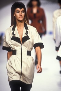 karl-lagerfeld-ss-1991-2.thumb.jpg.1c87c3c166f4aebfdc1c6f42a85d719b.jpg
