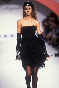 karl-lagerfeld-ss-1991-5.thumb.jpg.ec98668d48dcbfac4e12424a446d8f51.jpg
