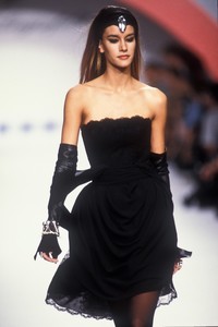 karl-lagerfeld-ss-1991-6.thumb.jpg.019872d9124b3f5795e0322e56681067.jpg