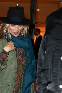 kate-moss-shopping-at-louis-vuitton-in-paris-3.jpg