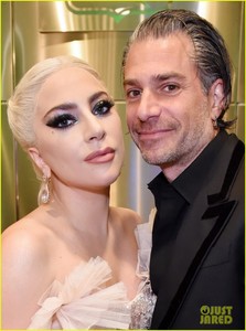 lady-gaga-christian-carino-grammys-2018-04.jpg