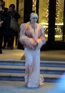 lady-gaga-leaving-hotel-in-milan-6.jpg
