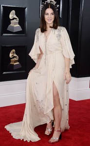 lana-del-rey-2018-grammy-awards-in-new-york-6.jpg