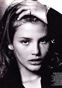 marie_claire_italia_dec_1993_35.thumb.jpg.86d7a822113172471f12ccbd75601629.jpg