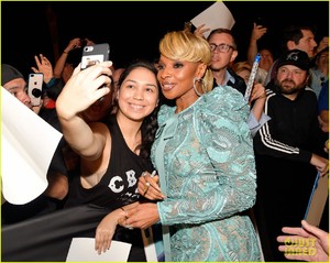 mary-j-blige-octavia-spencer-palm-springs-film-festival-02.jpg