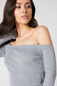 nakd_light_knit_off_shoulder_sweater_1018-000712-0008_04g.jpg