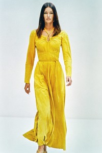 prada-ss-1993-3.thumb.jpg.40a5eb7c151e3c47bc23a99850a637d5.jpg