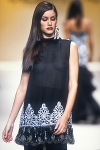 valentino-fw-1992-4.thumb.jpg.ab57f25132b9c2b789258c09dda0aa46.jpg