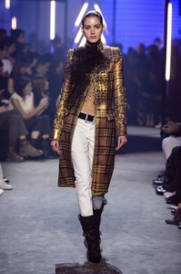 vauthier-hc-rs18-0077.thumb.jpg.8471e2f6ade33f5c4018e7dcbe0eb0ce.jpg