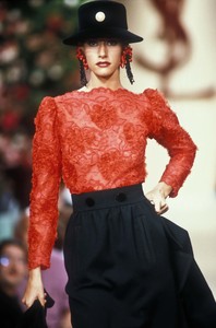 yves-saint-laurent-fw-1991-10.thumb.jpg.ad2505bbd6b300f03632e4e733528d80.jpg