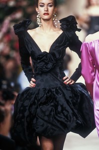 yves-saint-laurent-fw-1991-12.thumb.jpg.0b10d8763847264bff997b20ec9da0e1.jpg
