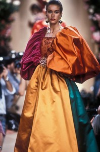 yves-saint-laurent-fw-1991-14.thumb.jpg.af07527b75cd44b0064530792bfa6c5b.jpg
