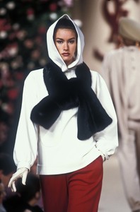 yves-saint-laurent-fw-1991-4.thumb.jpg.c664e44d307e9272f2bf1eebcdf79aac.jpg