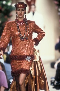 yves-saint-laurent-fw-1991-5.thumb.jpg.566767e5a7a43110c4ac7a95d57f6813.jpg