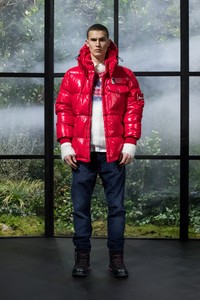 05-7-moncler-fragment-hiroshi-fujiwara-fall-ready-to-wear-2018.thumb.jpg.a19853b59bd36e343e98409ce50d7ceb.jpg