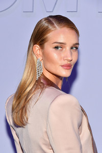 5a7d2e0d264e2_RosieHuntingtonWhiteleyTomFordWomenArrivals7bOPuCu7vkdx.thumb.jpg.8e81940cdb4ae0627d0255f27259c0e3.jpg